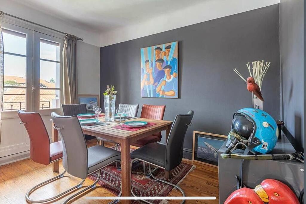 Exceptionnel 3 Pieces Art Deco En Dernier Etage Avec Garage Prive Centre Biarritz Exterior foto