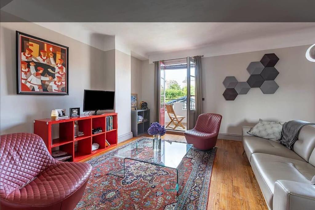 Exceptionnel 3 Pieces Art Deco En Dernier Etage Avec Garage Prive Centre Biarritz Exterior foto