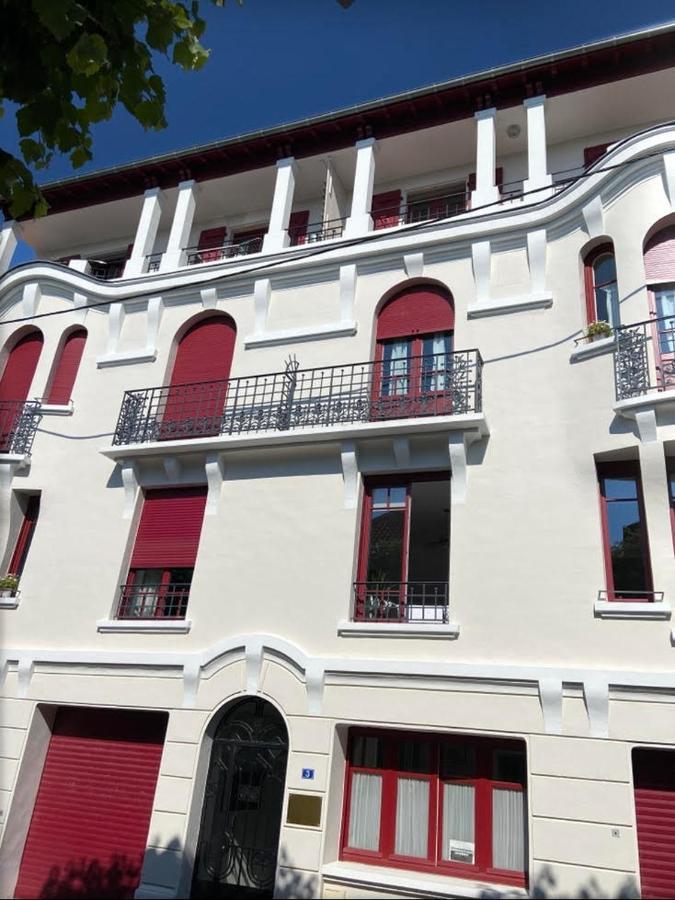 Exceptionnel 3 Pieces Art Deco En Dernier Etage Avec Garage Prive Centre Biarritz Exterior foto