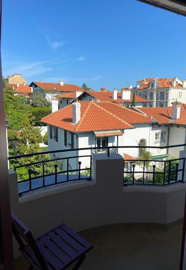 Exceptionnel 3 Pieces Art Deco En Dernier Etage Avec Garage Prive Centre Biarritz Exterior foto